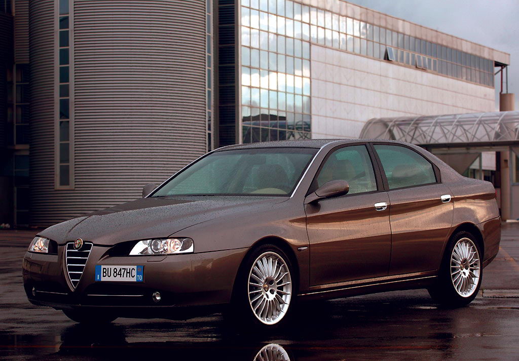 Alfa Romeo 166 2003 001.jpg